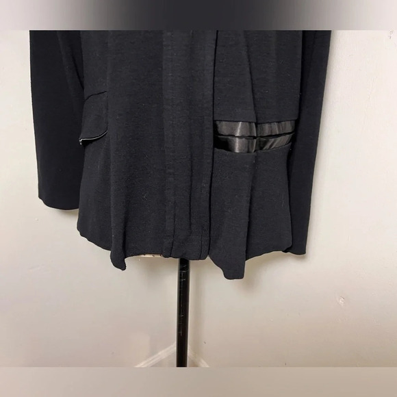 Harriet Kassman, XL, hidden button front longsleeve, satin trim stretchy jacket - Picture 9 of 9